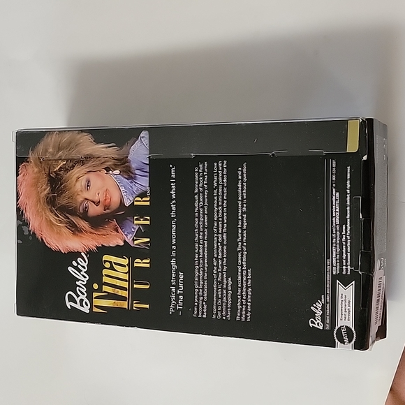 Tina Turner Signature Barbie 'NIN' - Picture 7 of 11